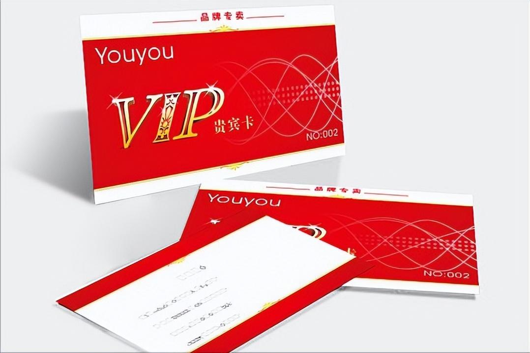 美发店里的“女摸特”，男子理发还能摸腿，兴奋充值12万后被拉黑