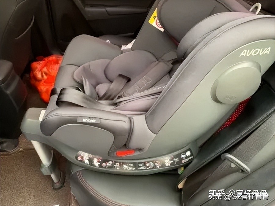 刚出生的小孩能坐汽车安全座椅吗,一出生就可以坐安全座椅吗
