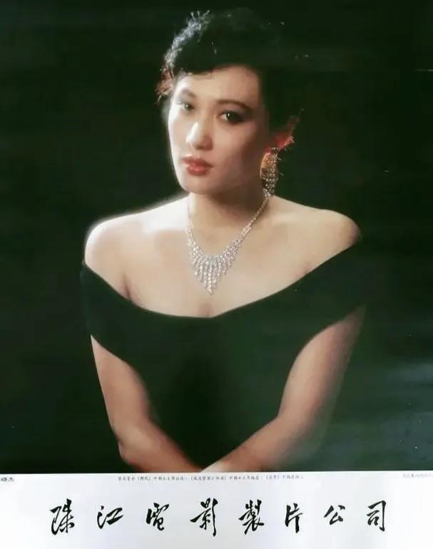 阔别内娱22年，一回归就成“妈圈顶流”，这位“挂历女神”有多牛