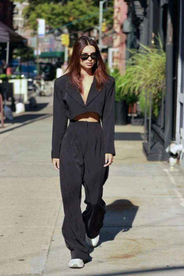 母亲节公开怀孕裸照！解构超模EmilyRatajkowski的10款性感孕妇装