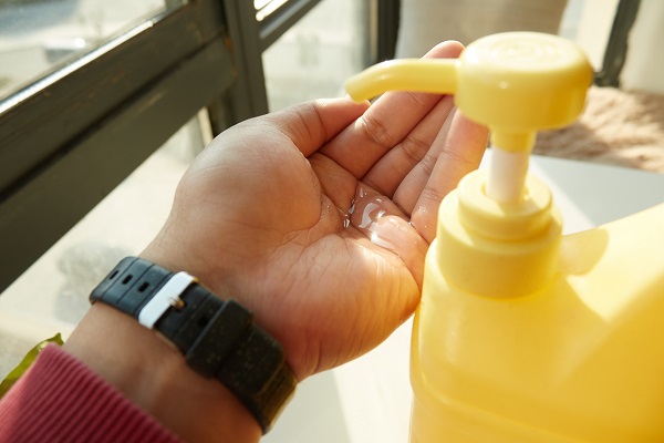 洗洁精是害人精长期使用会有害吗,洗洁精真的是致癌物质吗