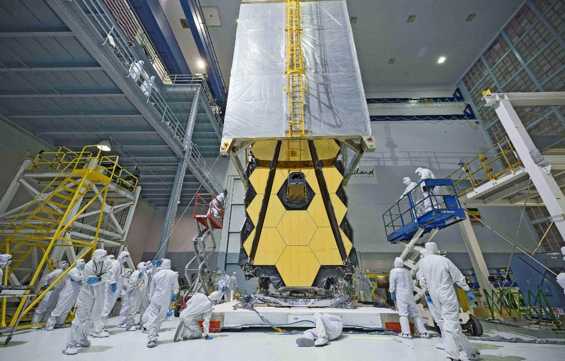 韦伯首次拍摄到星系大碰撞,韦伯望远镜看到了六个超大型星系