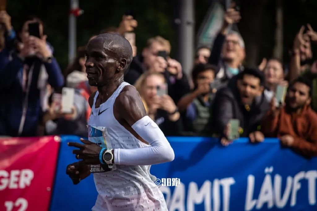 柏林马拉松基普乔格视频,基普乔格神人