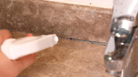 夏天屋内霉斑,下雨受潮的霉斑怎么清洗