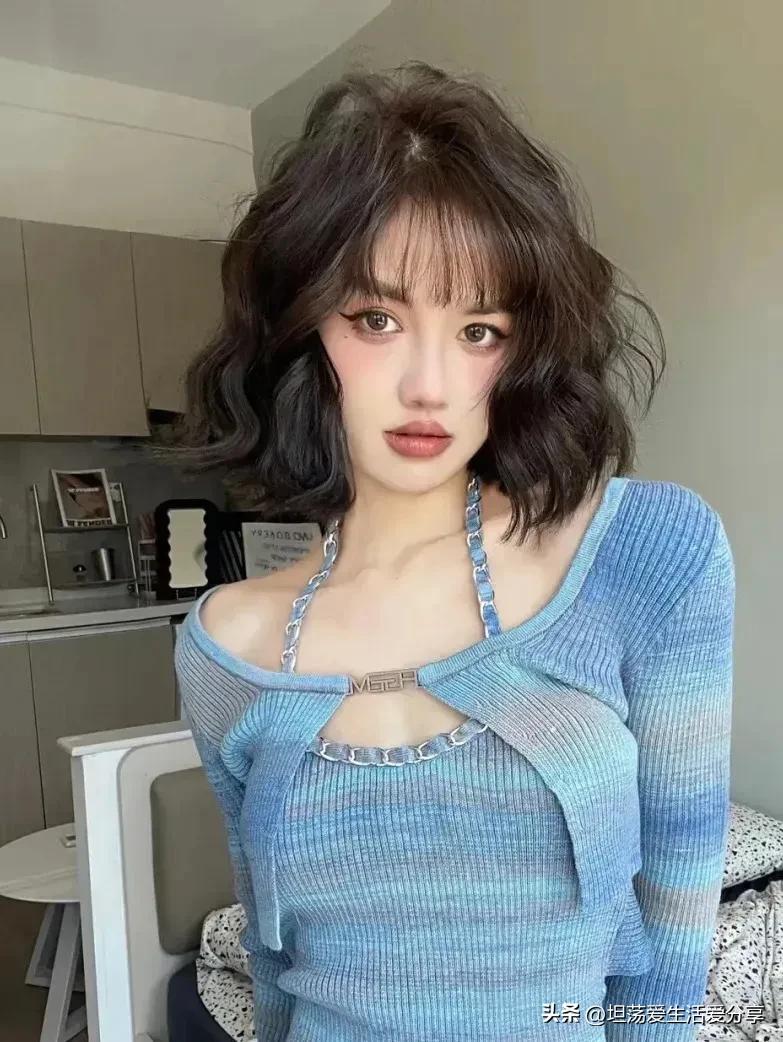 短头发蛋卷头发型正面,俏皮短蛋卷头戴什么帽子