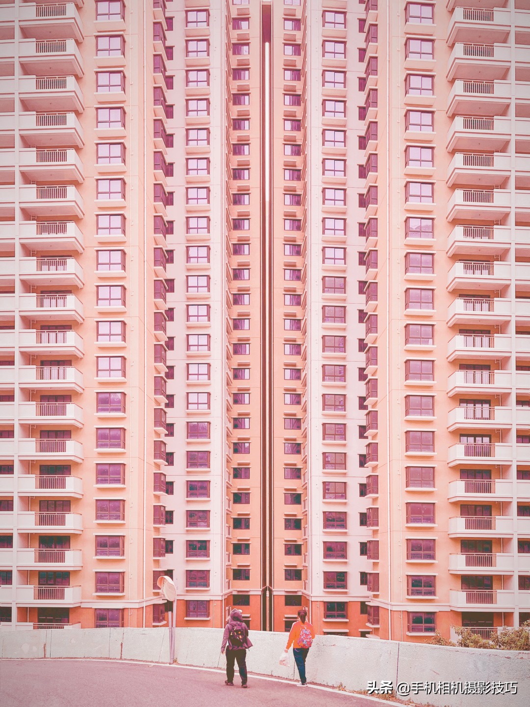 18组普通人拍出来的好照片：把不相关的东西拍到一起，效果很神奇