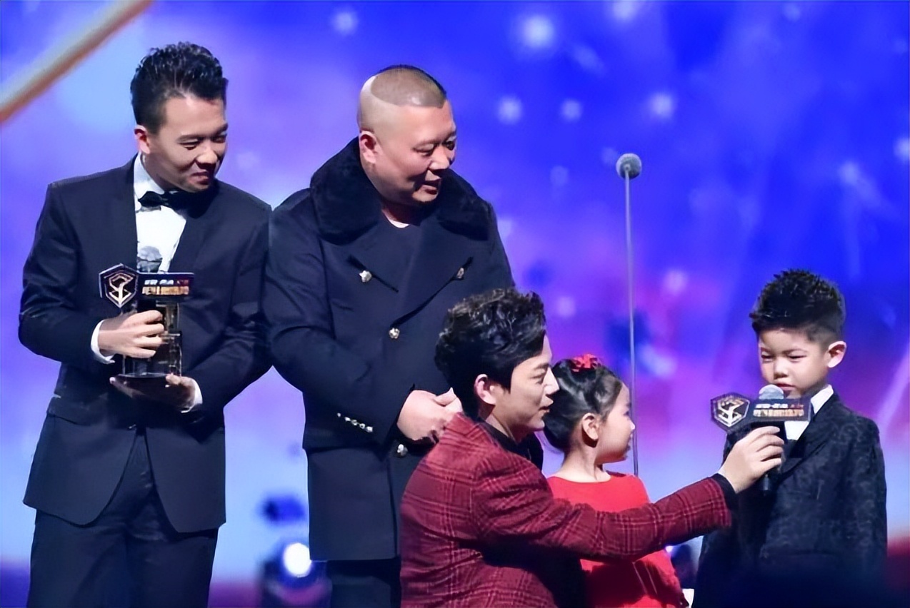 岳云鹏吴京调侃谢楠完整版,岳云鹏吴京谢楠同台什么梗