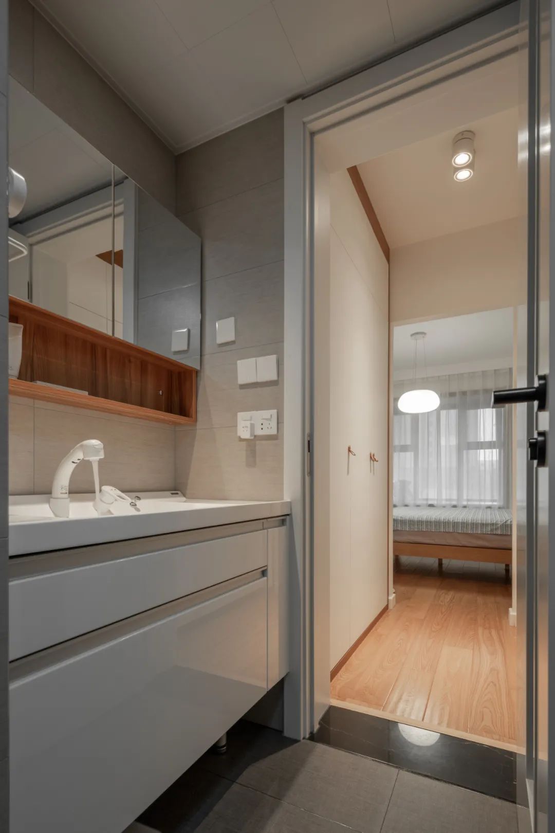 北京夫妻的120㎡新家火了，全屋刷大白墙，却有藏不住的高级感