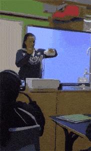 今天在老婆包里发现的,她说是治牙疼的,我觉得不像啊。