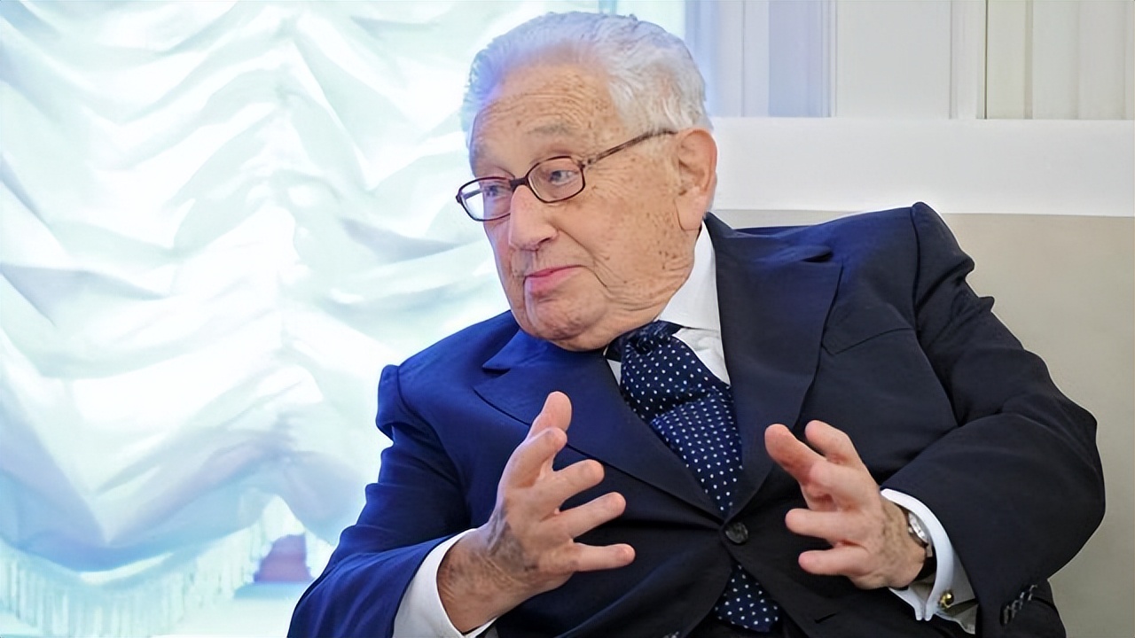 中美再度接触，秦刚只谈了30分钟就登上专机访欧，释放什么信号？