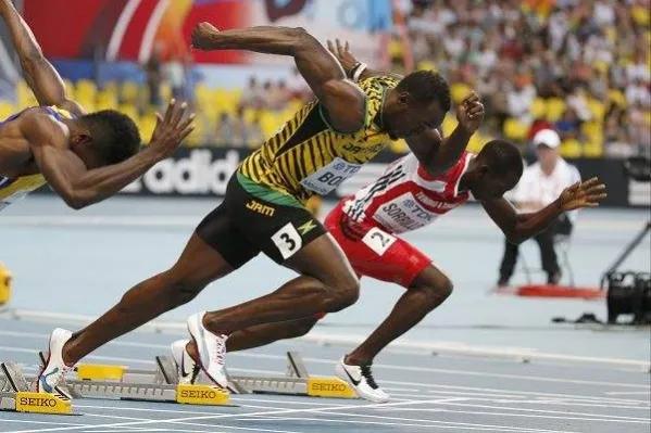 小脚趾被撞了骨头移位怎么办,小脚趾被磕到了一直疼怎么办