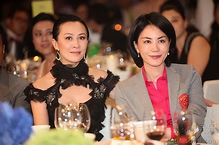 谢霆锋霍汶希杨受成王菲,王菲商场买手表