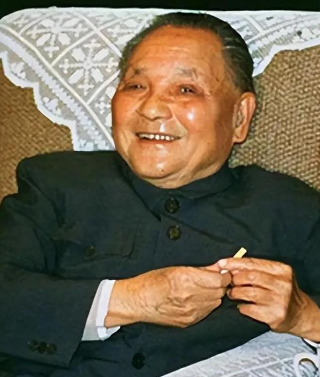 1997年香港回归前夕，卓琳向江*民泽**提出：我要代*小平邓**去香港看看