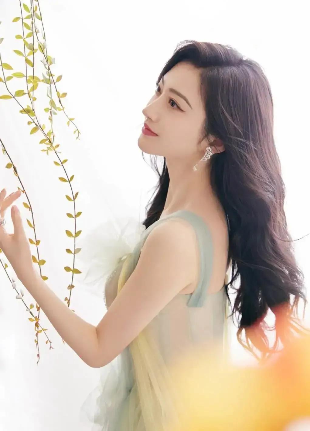 困难时帮了你一把的人要铭记于心,帮你的人是你的恩人