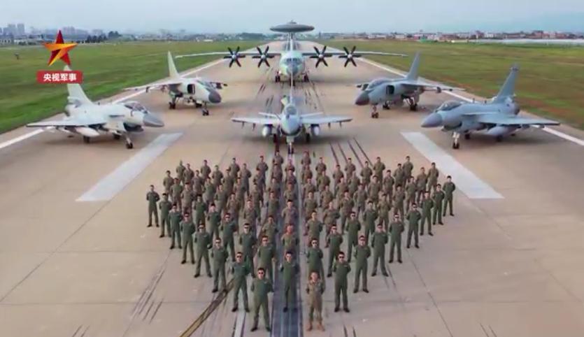 非说中国雇佣德退役飞行员！德国防长口气不小，扬言派军舰来巡航