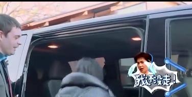 资本*绑捆**杨幂：为3亿吃牛肉，怼刘敏涛暴露人品，因王鸥成笑话