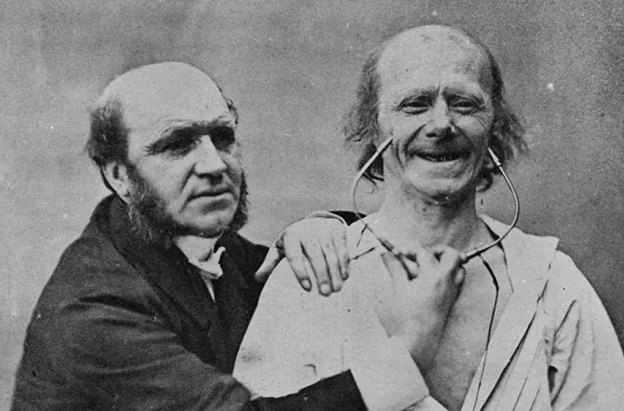 如何照相身体不僵硬,一拍照表情就僵硬