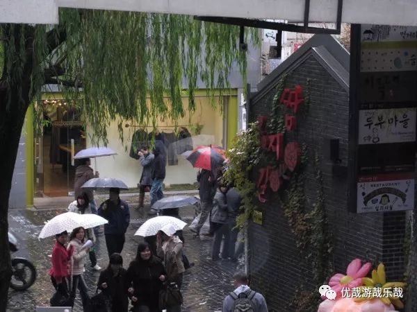 夜晚漫步韩国首尔明洞,23年韩国首尔之旅