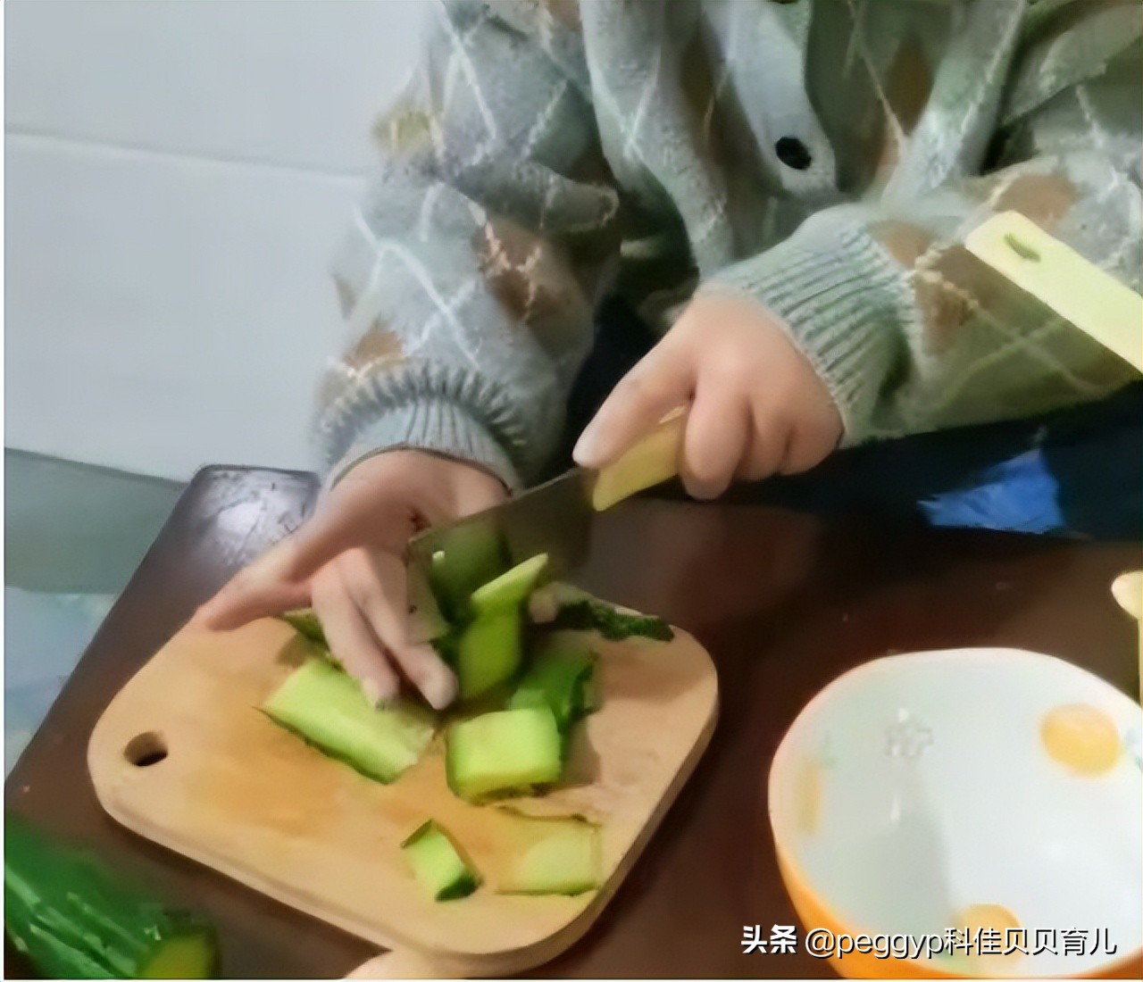 浙江6岁男孩,妈妈教育6岁孩子的视频火了