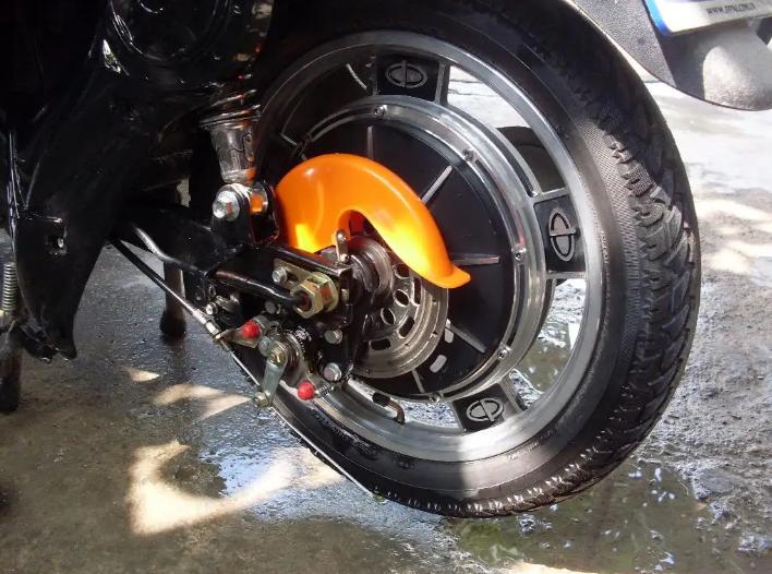 电动车双碟刹好还是双鼓刹好,电动车是双碟刹还是单碟刹好