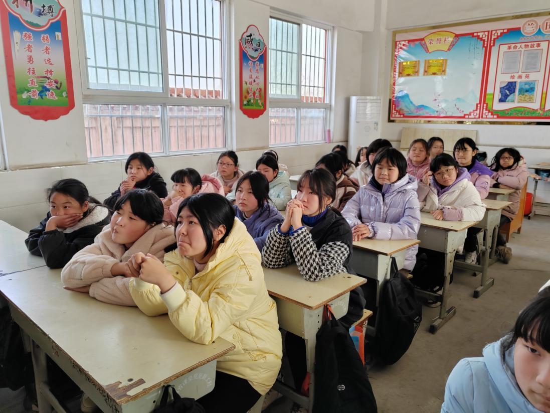 自律自知自省自信自尊自爱,初中的女生应该自知自律自爱