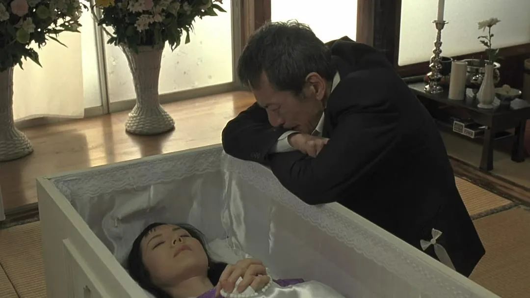 女孩骨灰被卖配阴婚背后，她们这么说……