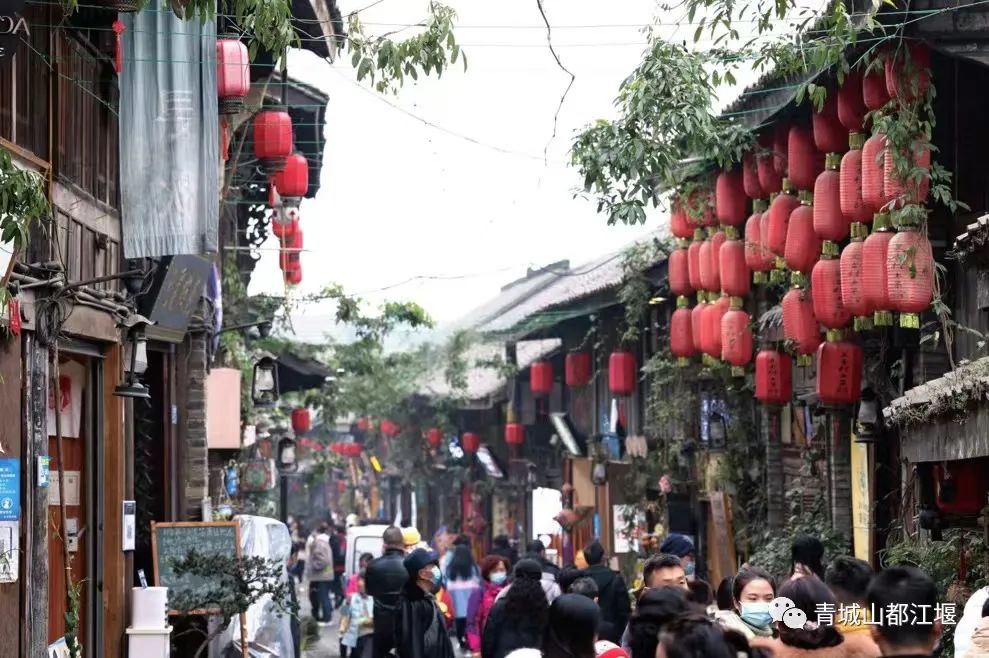 抓住秋天的尾巴！都江堰必打卡的8大晚秋好去处，步青山观烟岚云岫、入古城拾千年烟火，来过都会爱上