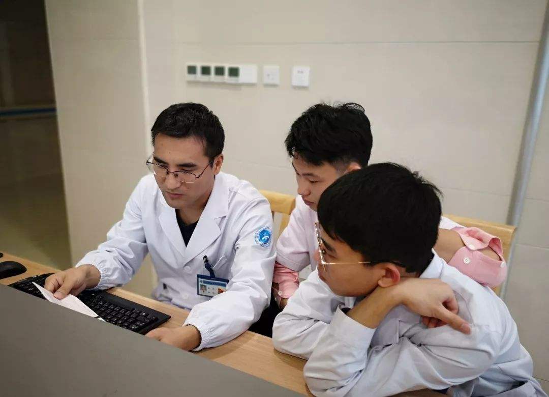 三无学生学医,三无家庭的孩子学医