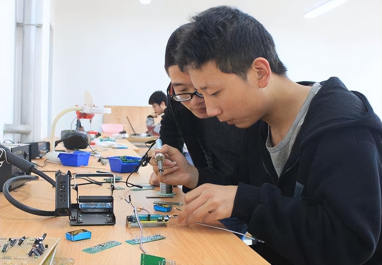 10大本科就业率超高的专业,本科就业率最高的十大专业排名