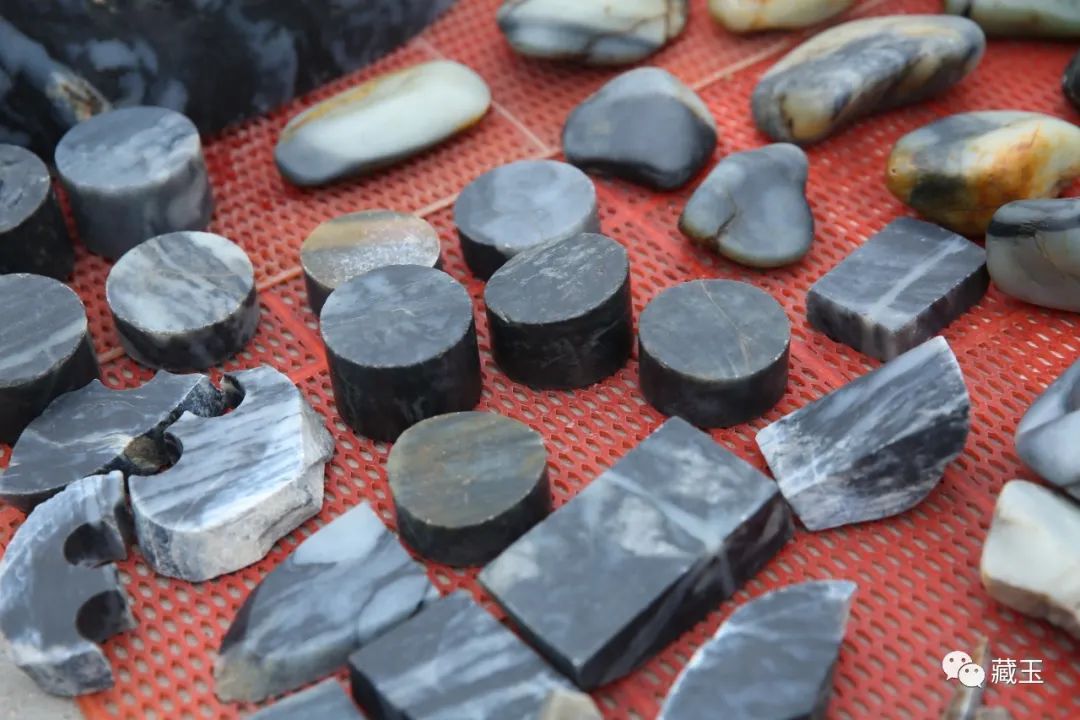 为什么有的和田玉青花特别便宜,和田玉青花什么样的价格高