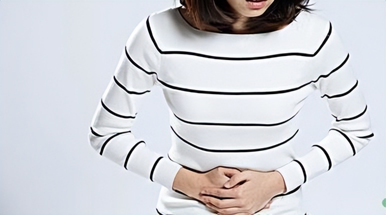 柿子，是胃炎的“加速剂”吗？医生劝告：养胃，少碰4果，做好6事