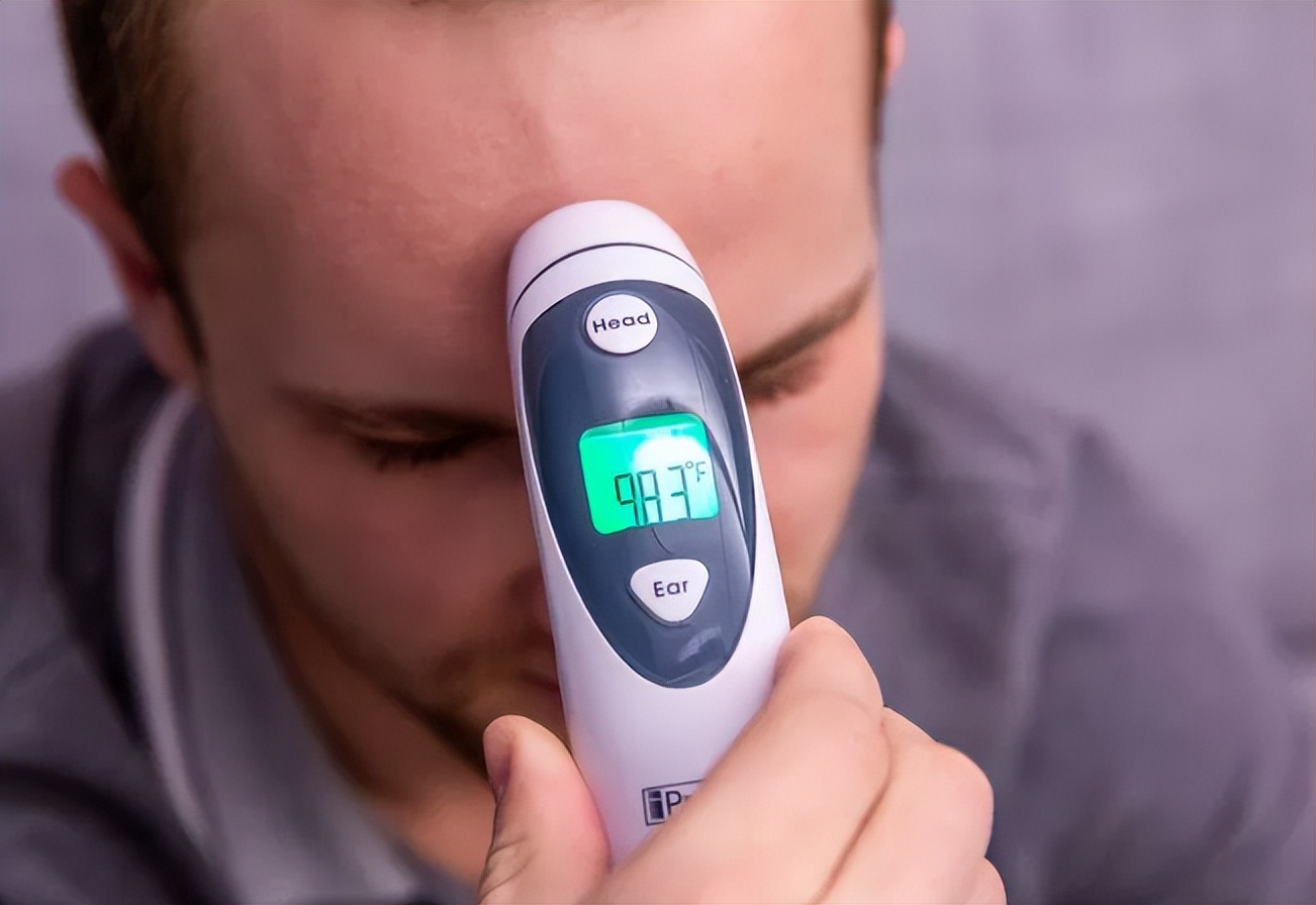 两只体温计测出来相差0.4,2个水银温度计测量结果不一样