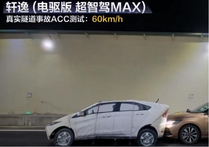 轩逸、朗逸该退位了，10万级首选吉利帝豪LHi·P，油耗低、够安全