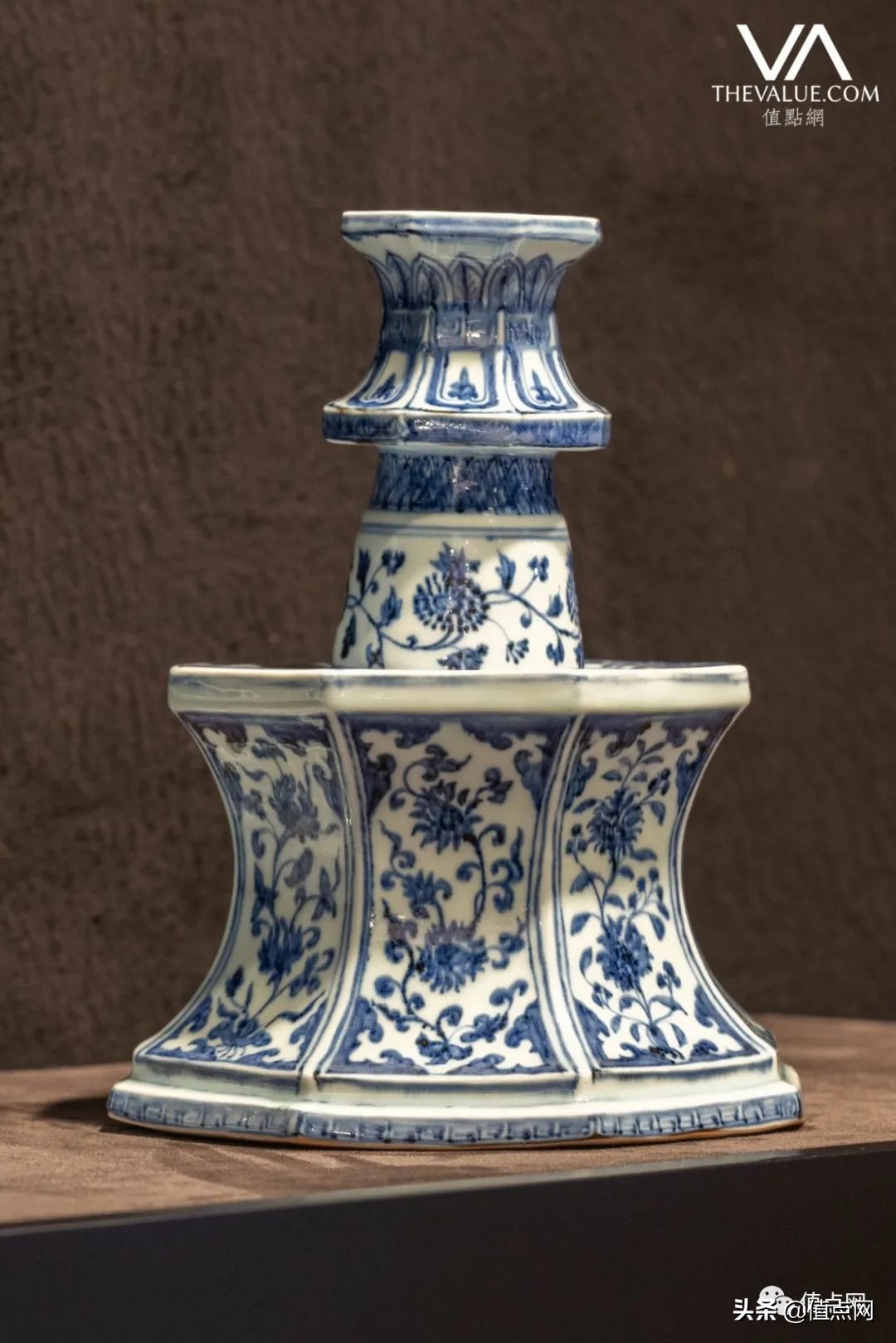 乾隆官窑精品瓷器一对,乾隆御制的珐琅彩八仙过海拍卖价