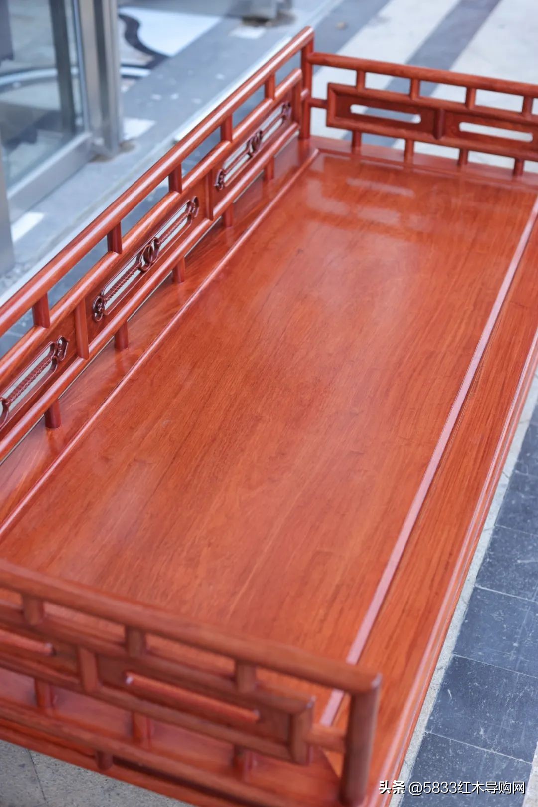 长期睡红木罗汉床有什么好处,老榆木罗汉床和红木罗汉床区别