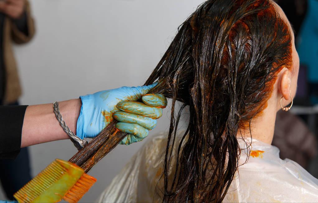 脱发染发对头发危害大吗,染发的危害脱发概率