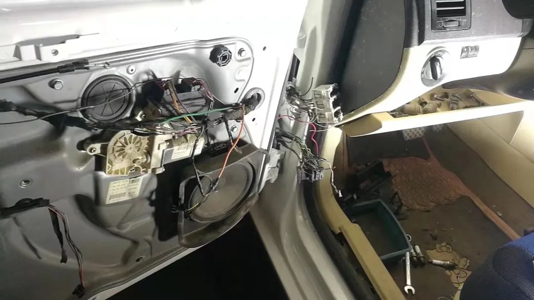 老款大众polo拆解内饰全过程,旧polo翻新视频