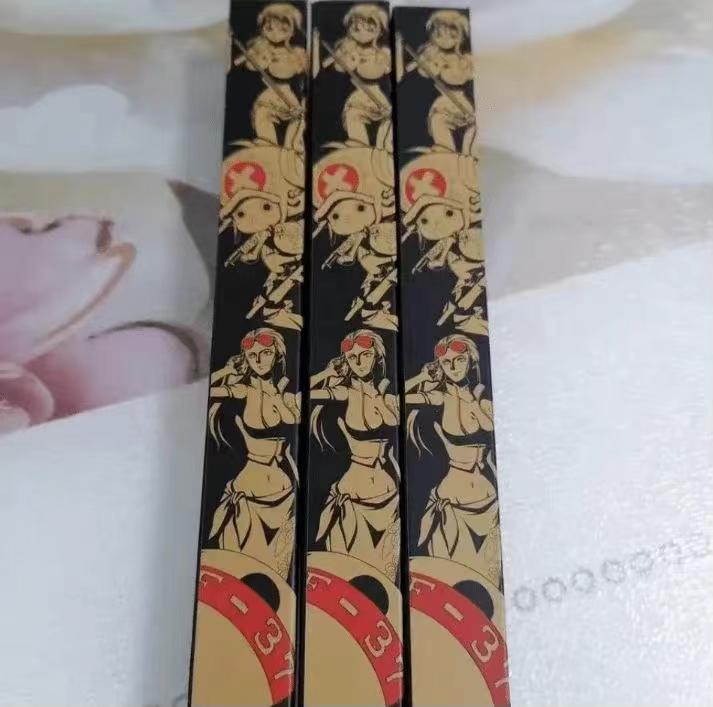 妈妈给儿子买动漫联名笔，发现图案“辣眼睛”，动漫粉：无理取闹