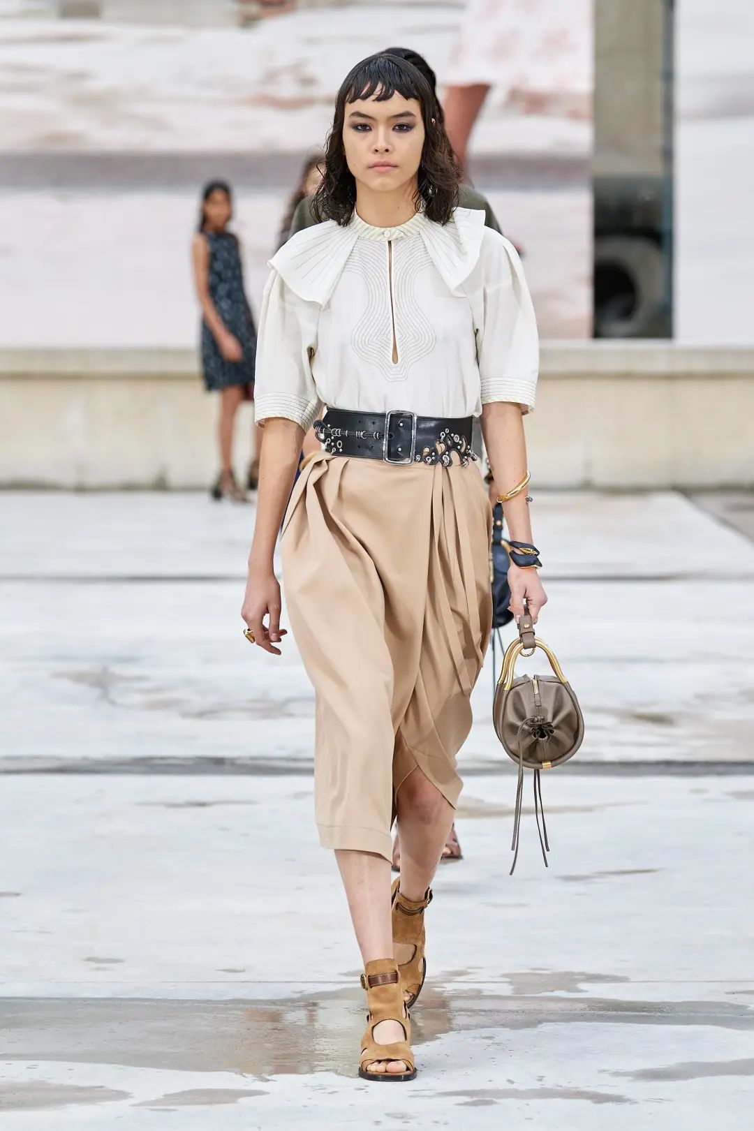 奶茶色高级感,高级色奶茶色和咖色