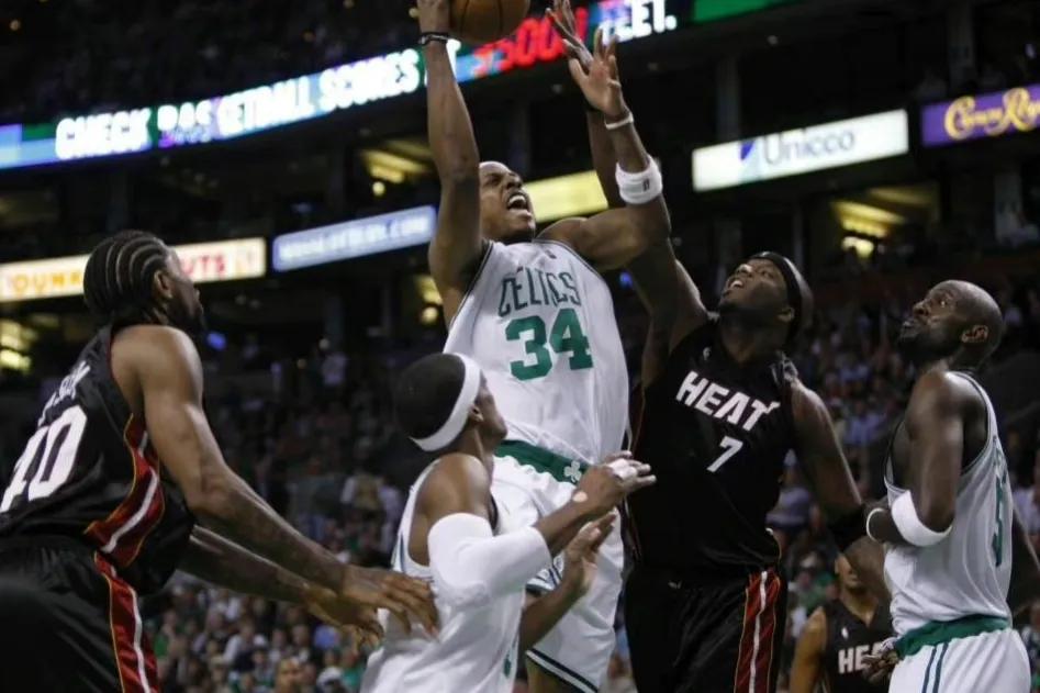 詹姆斯超越贾巴尔纪录视频,詹姆斯超越贾巴尔总得分的照片