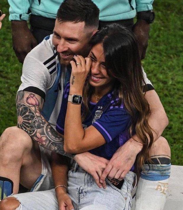 梅西致敬生命中最爱的两位女人,梅西球王真实感人故事