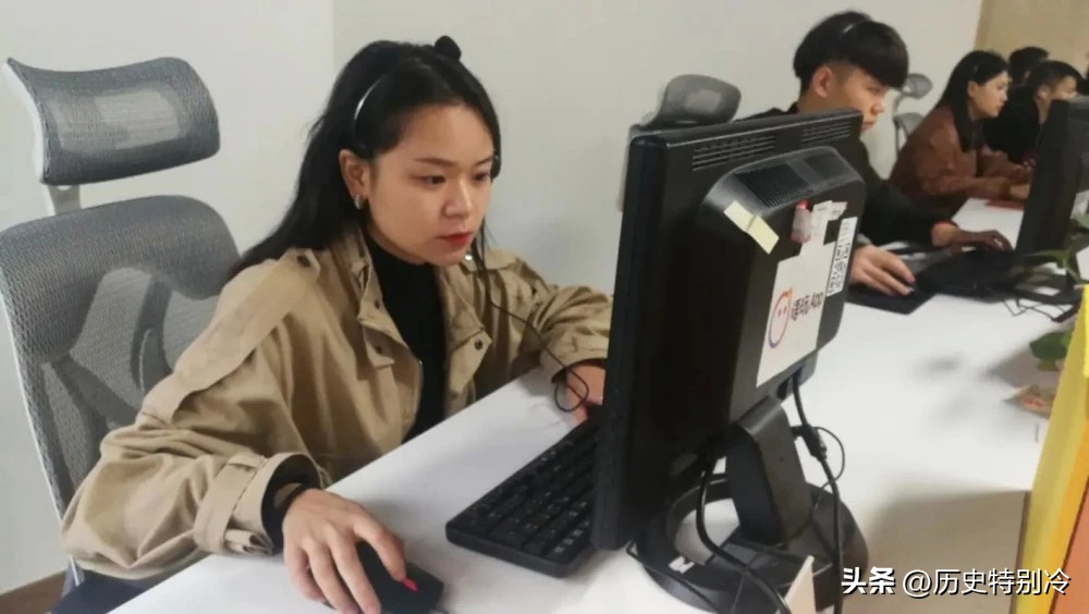 一天看上万条黄片，频起生理反应，鉴黄师年入18万，为何难以招人