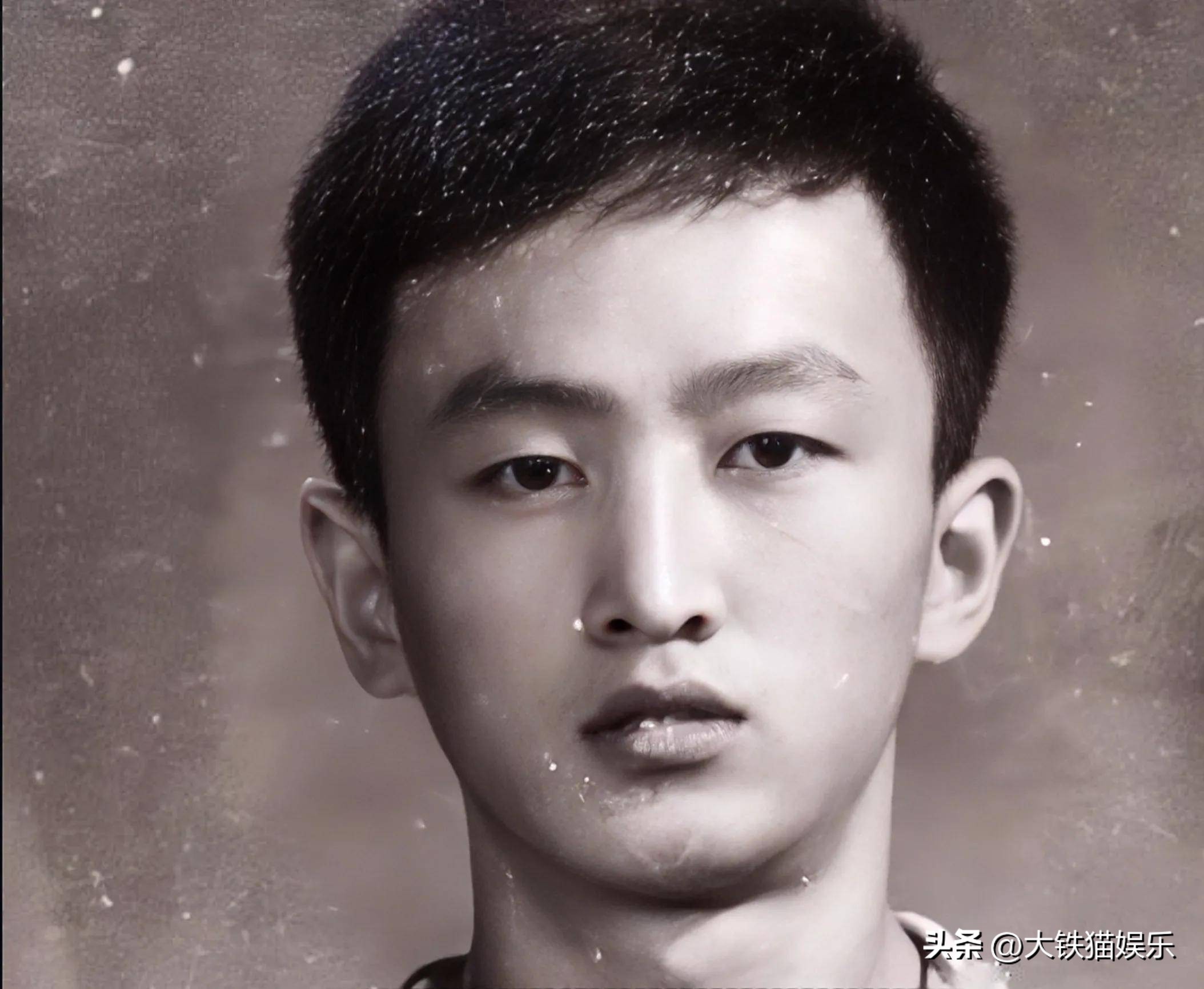 长得显老有多吃亏？这4对明星，年龄不相上下，看脸却像差了辈分