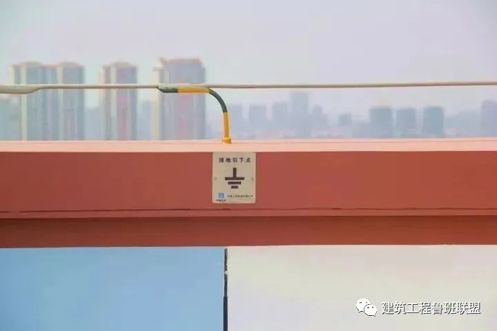 钢屋面避雷带做法,屋面避雷带新规范标准做法