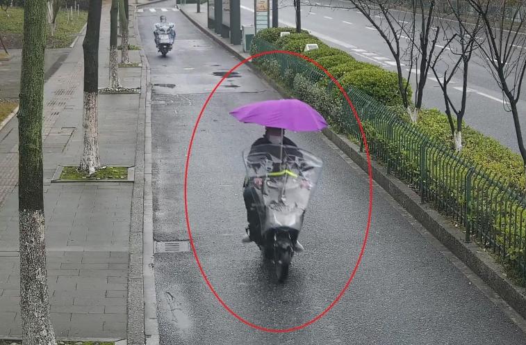 【喜迎二十大忠诚保平安】杭州：“外卖小哥”凌晨还在“接单”？民警：有猫腻！