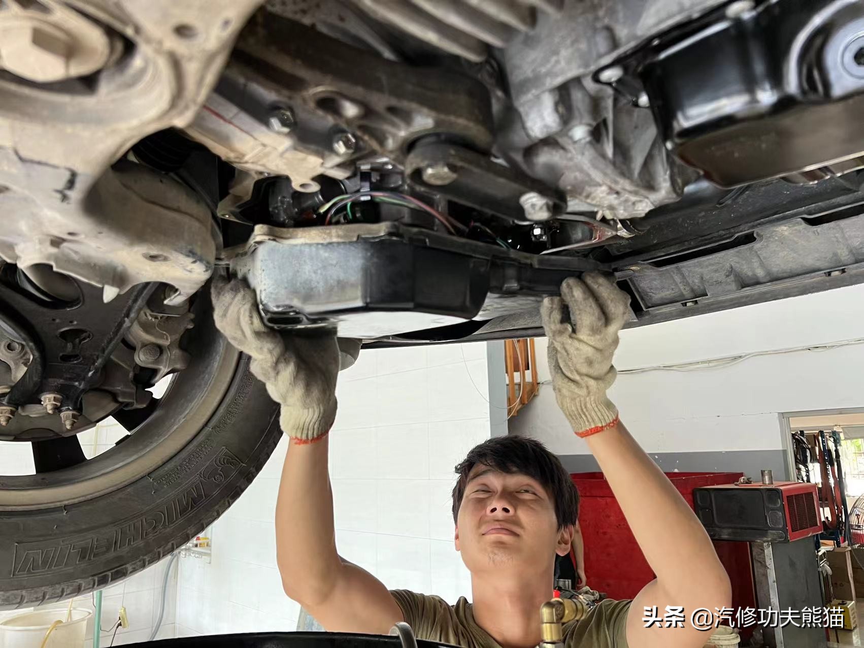 严谨的德国工人钣金修复,严谨的德国师傅修复事故车