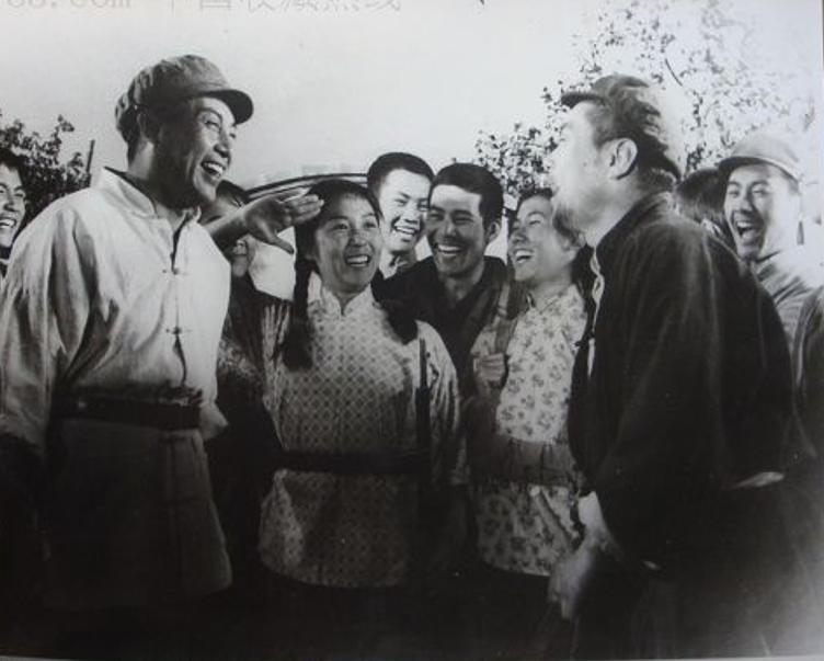 国产电影青松岭全剧,电影青松岭为什么有两个版本