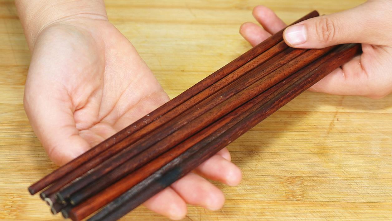 用过的旧筷子可以随便扔吗,旧筷子为什么不能扔掉