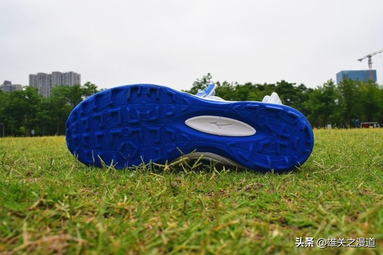 美津浓宽脚碎钉足球鞋推荐,足球鞋推荐中场宽脚美津浓