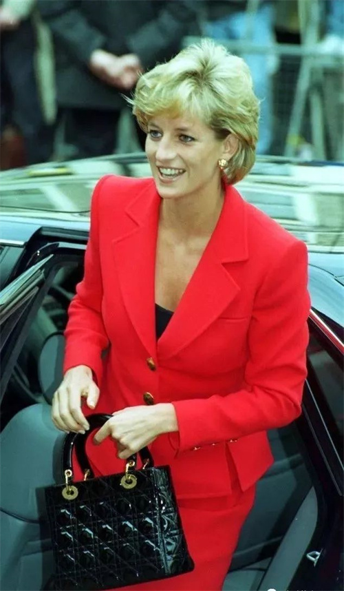 流行的大包包是什么样的,夏季实用大包包有哪些款式